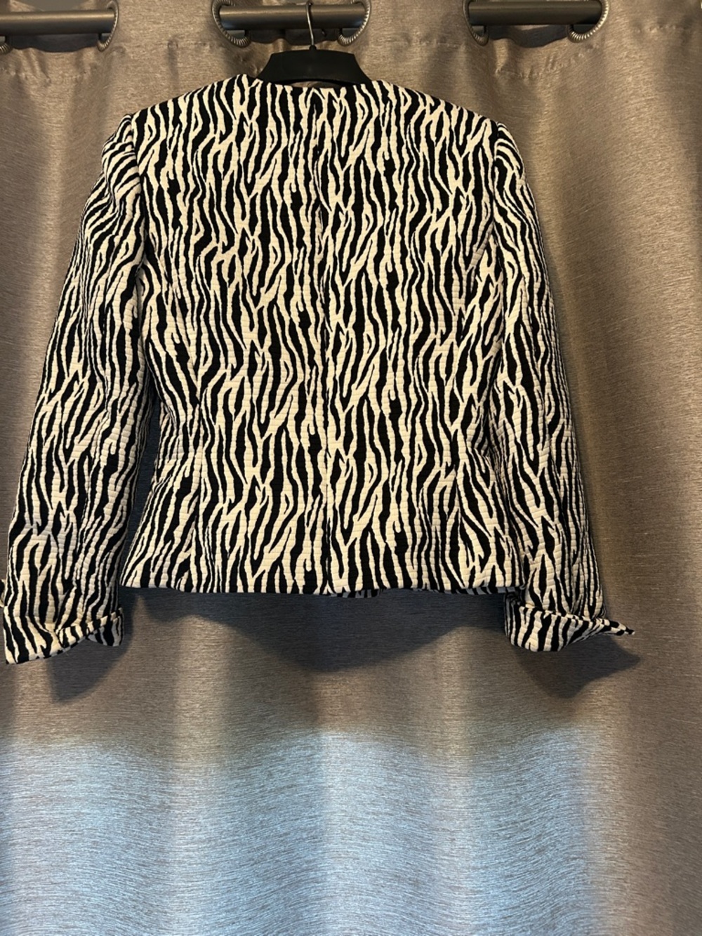 Liz Claiborne Black and White Zebra Print Belted Blazer - Picture 2 of 5
